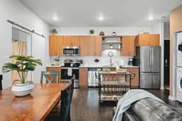 *NEW* Great Escape 404: 2BR Condo Near Downtown and Bay