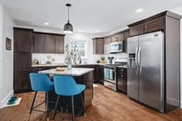 Ivy House: 3BR Townhome Downtown Beaches Wineries