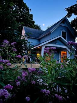 4BR Downtown House 213 W 10th St.