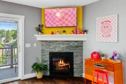 Neon Nest | 3BR Townhome |Near Downtown |Beach |Wineries