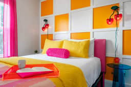 Neon Nest | 3BR Townhome |Near Downtown |Beach |Wineries