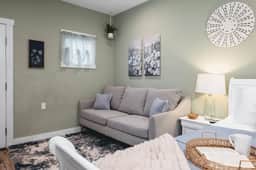 Primrose Studio: 1BR Studio near Downtown Beaches Wineries