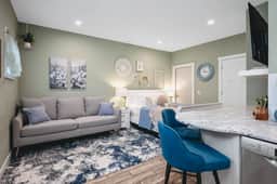 Primrose Studio: 1BR Studio near Downtown Beaches Wineries