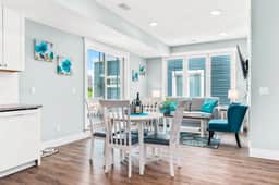 Private Hot Tub The Roost 16 |2BR |Patio |Downtown