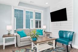 Private Hot Tub The Roost 16 |2BR |Patio |Downtown