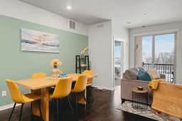Shoreline: 2BR Condo Near Downtown, The Bay and Wineries