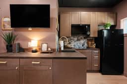 Moody Maison Studio | Near Downtown & Beaches