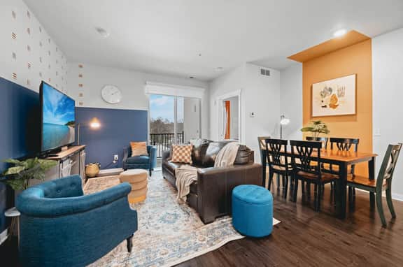 *NEW* Great Escape 404: 2BR Condo Near Downtown and Bay