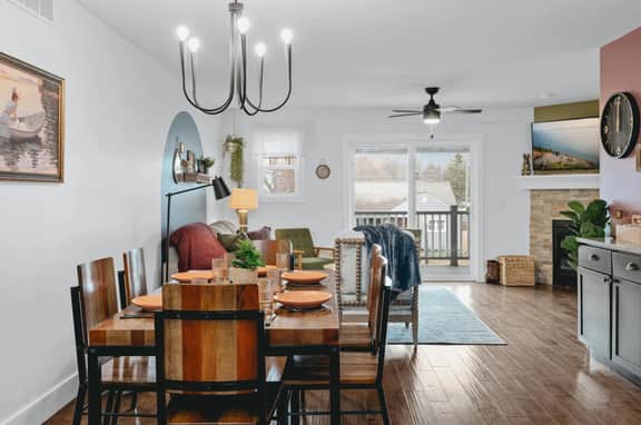 Ivy House: 3BR Townhome Downtown Beaches Wineries