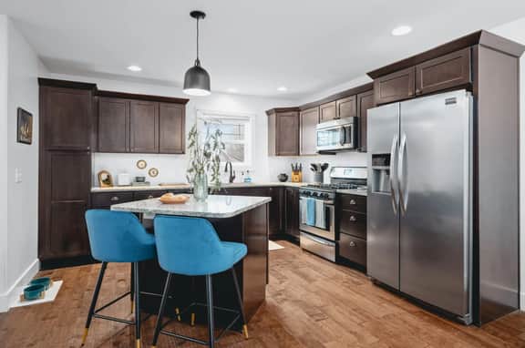 Ivy House: 3BR Townhome Downtown Beaches Wineries