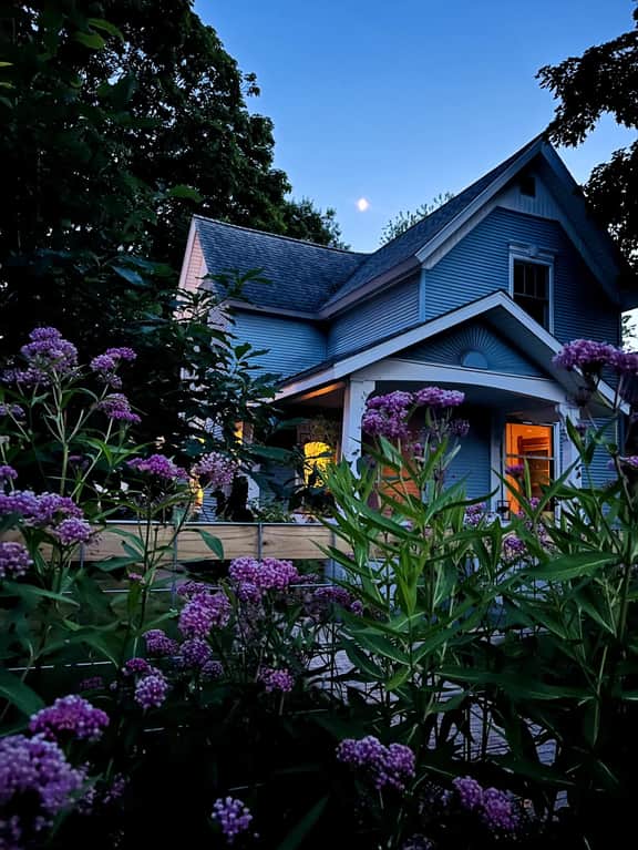 4BR Downtown House 213 W 10th St.