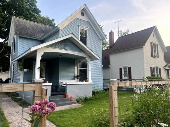 4BR Downtown House 213 W 10th St.