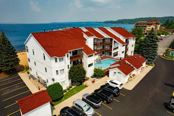 Beachside Haven 102 |Beachfront Condo |Near Downtown + Tart Trail