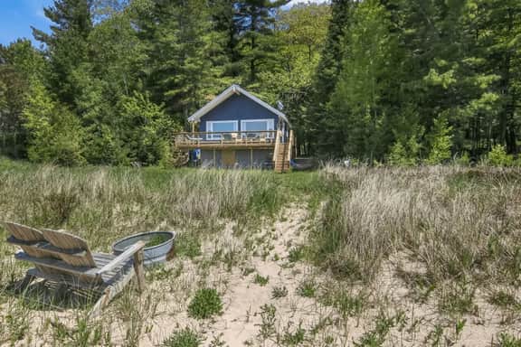 Boona Vista|Lake Michigan Beach Front Cottage