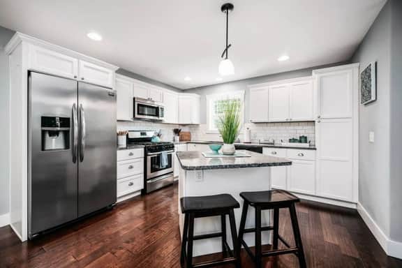 Lakescape | Modern 3BD Townhome |Downtown|Wineries