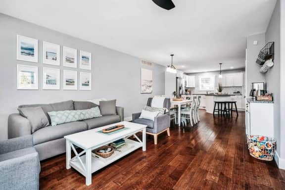 Lakescape | Modern 3BD Townhome |Downtown|Wineries