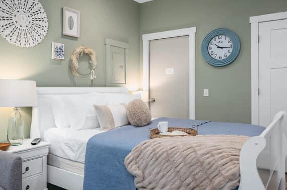 Primrose Studio: 1BR Studio near Downtown Beaches Wineries