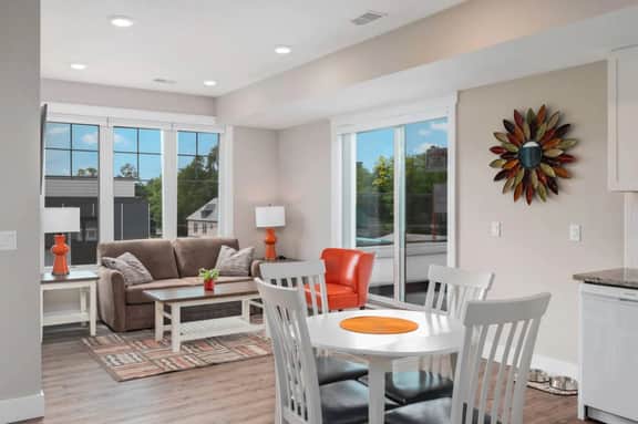 Private Hot Tub The Perch 14 |2BR |Patio |Downtown