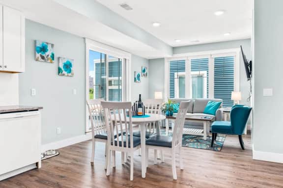 Private Hot Tub The Roost 16 |2BR |Patio |Downtown