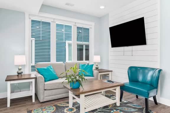 Private Hot Tub The Roost 16 |2BR |Patio |Downtown