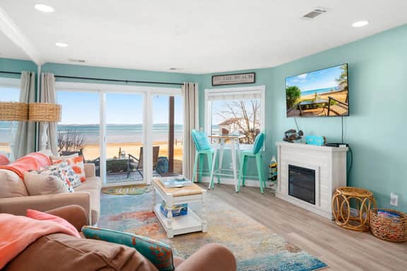Sandy Haven 109|Direct Beach Access| Downtown + Tart Trail