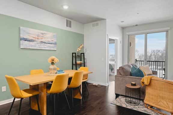 Shoreline: 2BR Condo Near Downtown, The Bay and Wineries