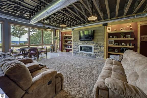 Spyglass Ridge Retreat – 6BR Luxury Bay Access Estate in Suttons Bay