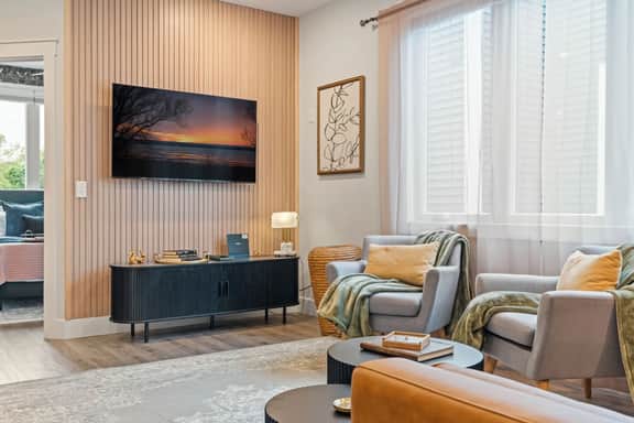 Stone & Flora 2BR Condo Near Downtown and Bay