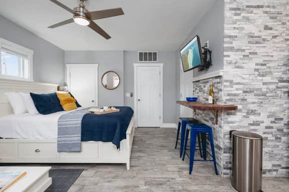 Studio TC Close to Downtown Beaches and Wineries