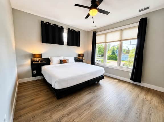The Haven 10 | 2BR | Rooftop Patio |Downtown