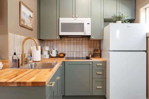 Sage Solace Studio | Near Downtown & Beaches