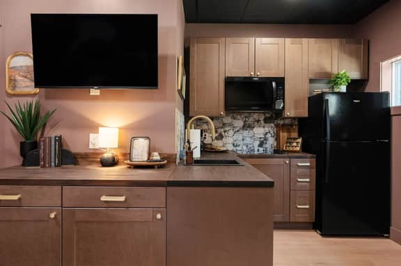 Moody Maison Studio | Near Downtown & Beaches