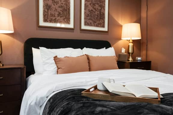 Moody Maison Studio | Near Downtown & Beaches