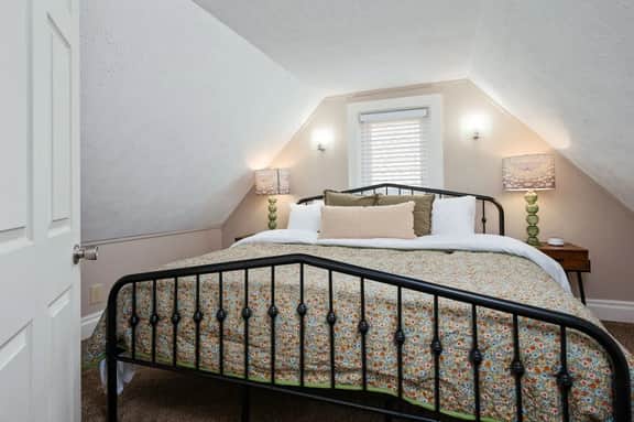 Luna Cottage | Hot Tub | 3BR Near Downtown & TART Trail | Grill
