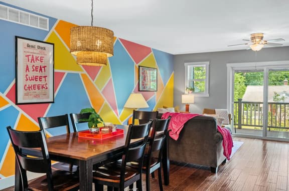Neon Nest | 3BR Townhome |Near Downtown |Beach |Wineries