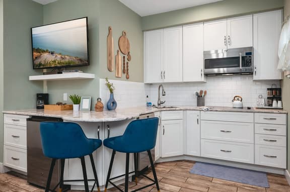Primrose Studio: 1BR Studio near Downtown Beaches Wineries