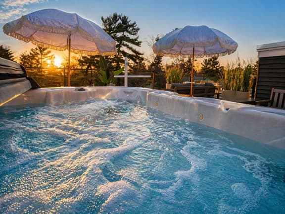 Private Hot Tub The Perch 14 |2BR |Patio |Downtown