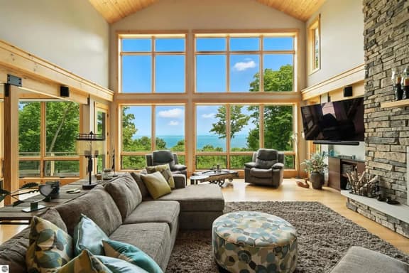 Spyglass Ridge Retreat – 6BR Luxury Bay Access Estate in Suttons Bay