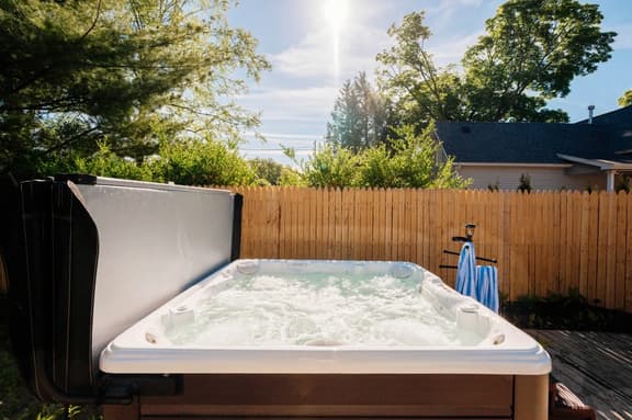 Astra Cottage | Hot Tub | 3BR Near Downtown & TART Trail | Grill